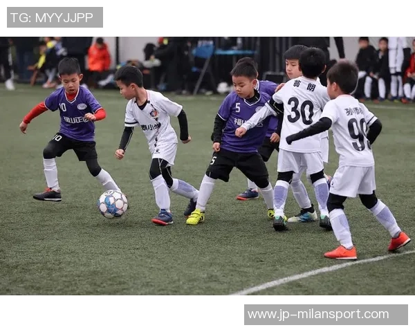 少儿足球邀请赛精彩纷呈小小球员展现青春活力与团队精神 少儿足球邀请赛精彩纷呈小小球员展现青春活力与团队精神