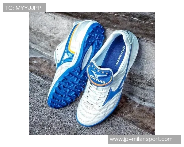 平底足球鞋可以提升球员的稳定性与灵活性助力更佳表现